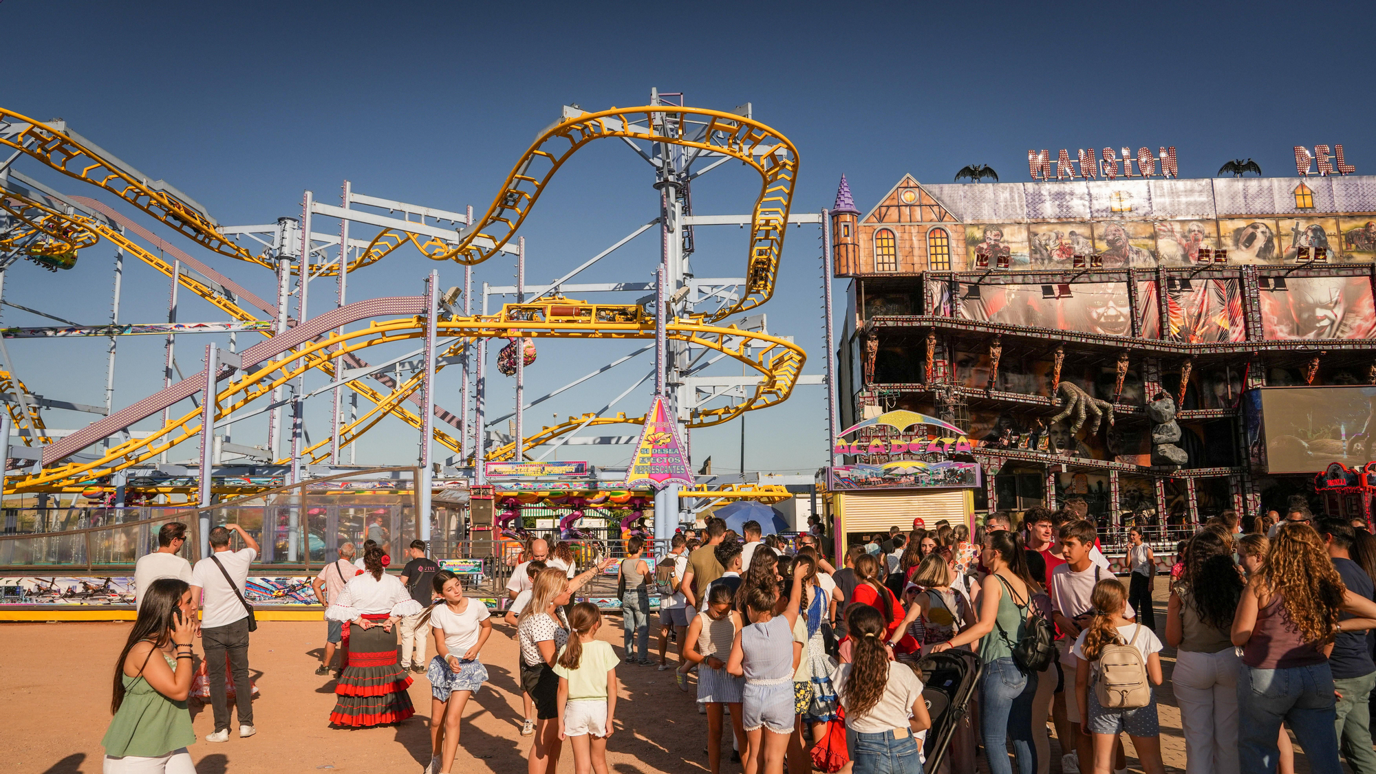 Los 'cacharritos' de la calle del Infierno de la Feria de Córdoba