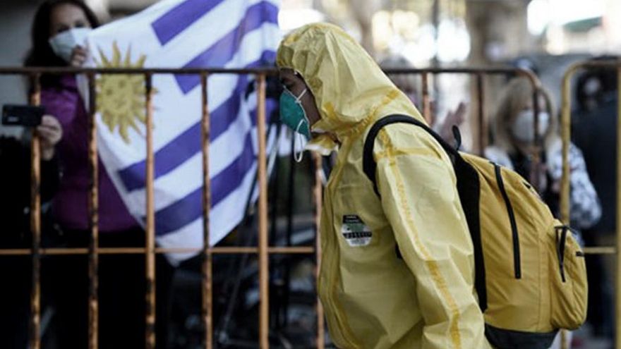 Uruguay inicia el plan de vacunación contra el coronavirus para el personal esencial