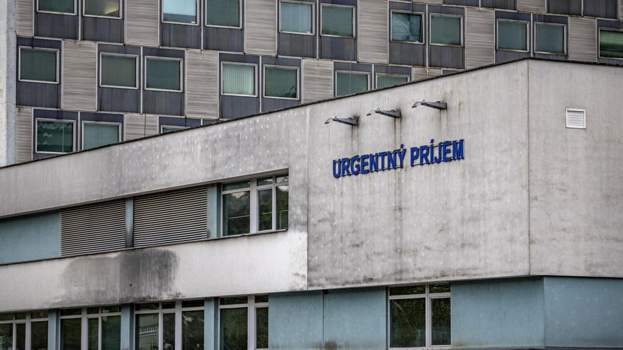 Operan de nuevo al primer ministro eslovaco, Robert Fico, que continúa estable pero "muy grave"