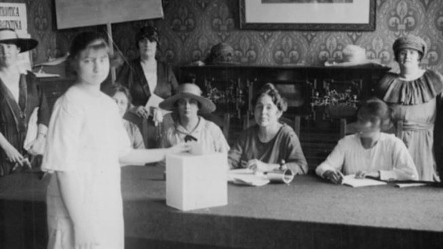 Primer simulacro de voto femenino en Argentina (marzo de 1920).