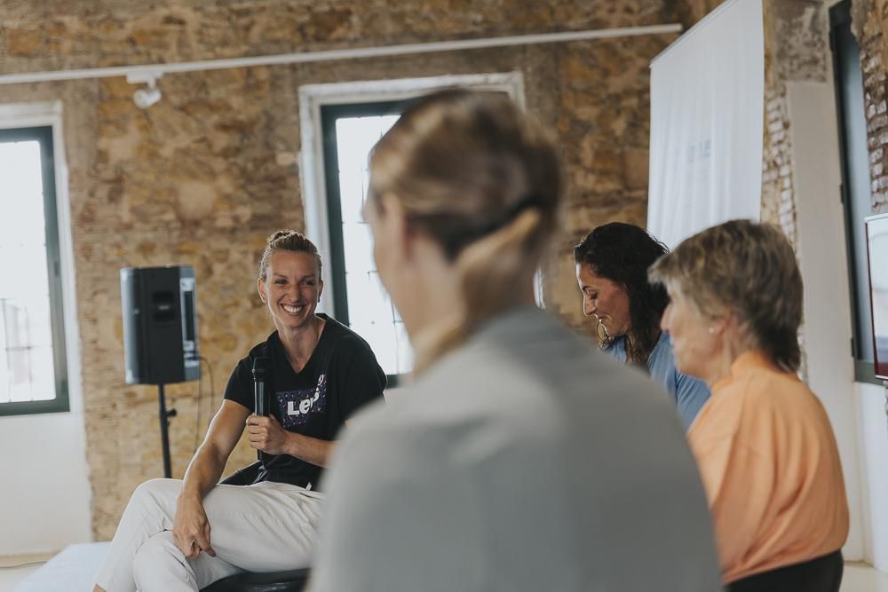 Charla olímpica, moderada por Paloma del Río