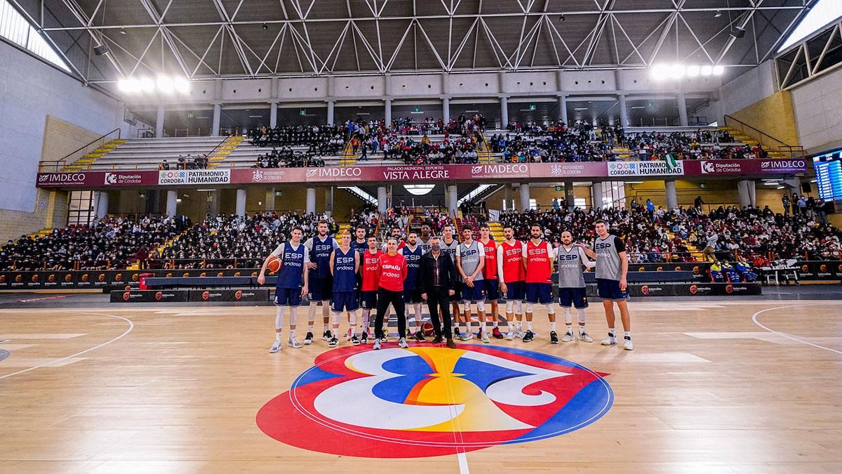Entrenamiento de la selección española de baloncesto abierto a escolares cordobeses