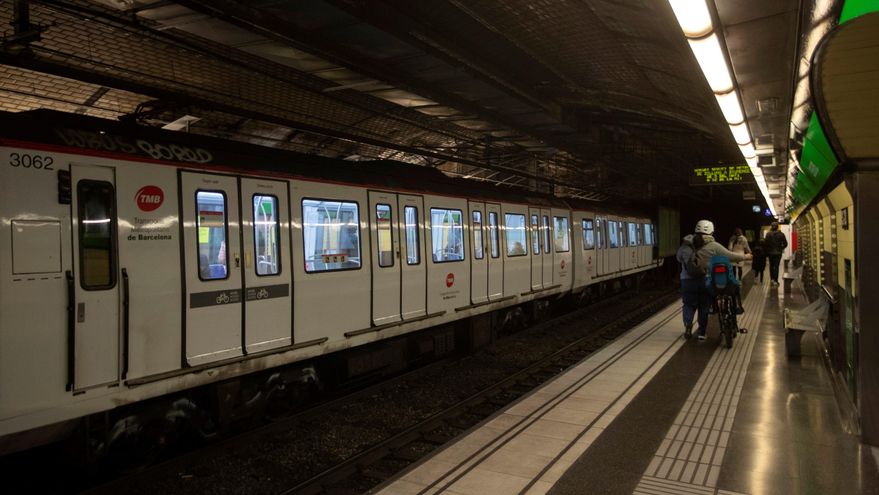 Detenidos cinco jóvenes por una agresión homófoba en el metro de Barcelona