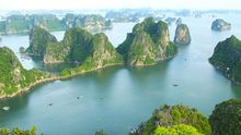 Más de 3.000 islas forman el espectacular paisaje de la bahía de Ha-Long.