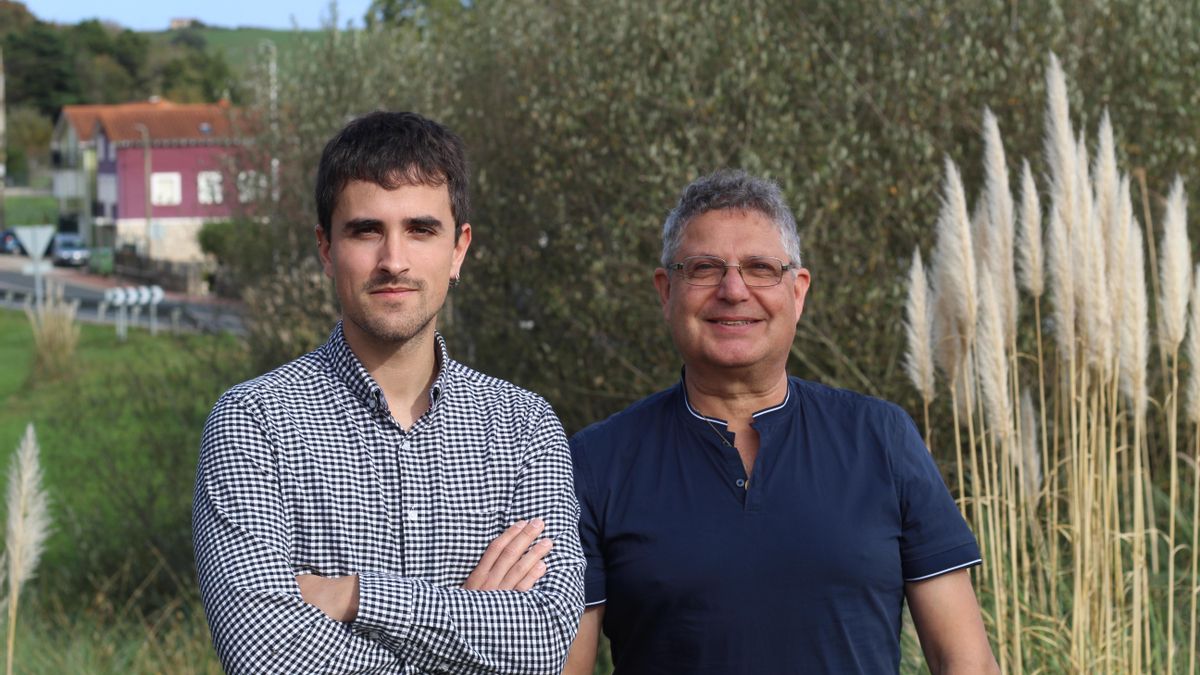 Paulu Lobete, secretario general de Cantabristas, y Luis Ojembarrena, responsable de Industria de esta formación, en la ubicación del centro de datos Altamira.