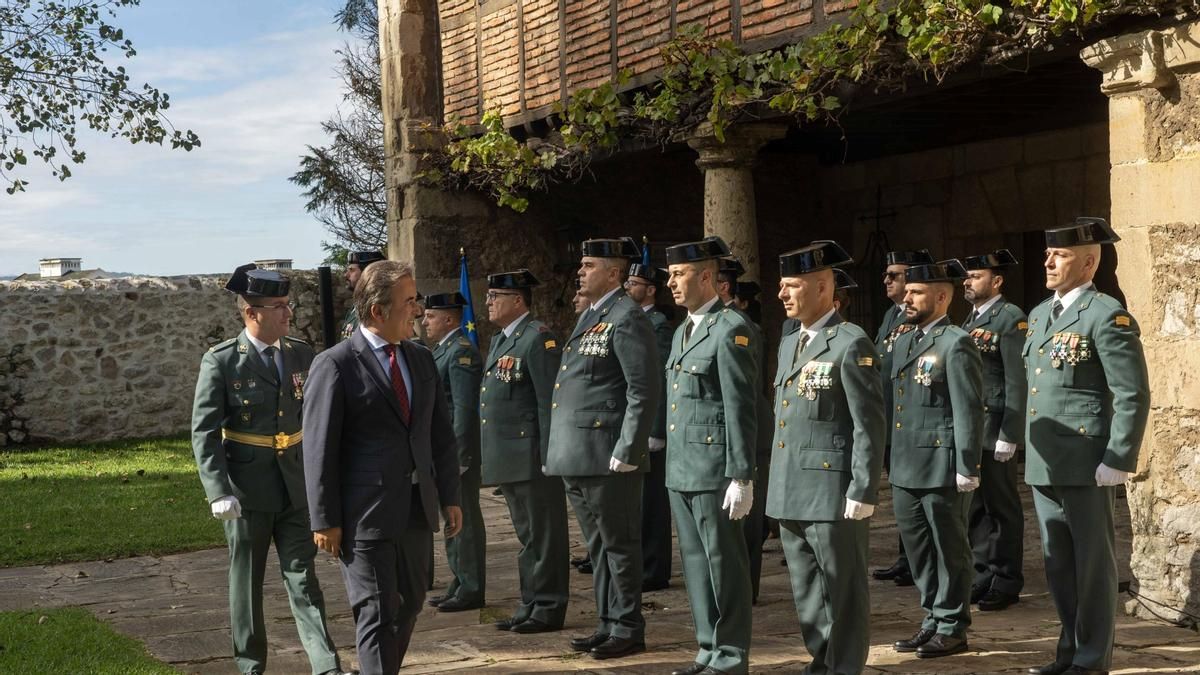 El alcalde de Camargo reclama mejores condiciones laborales y más medios para la Guardia Civil