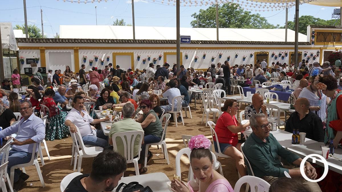 La Feria de Córdoba se abona a una jornada suave antes del aumento de la temperaturas