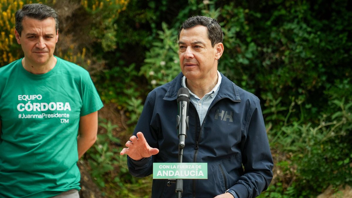 Juanma Moreno recorre el sendero de la fase 3 del Cinturón Verde de Córdoba junto a representantes del PP andaluz