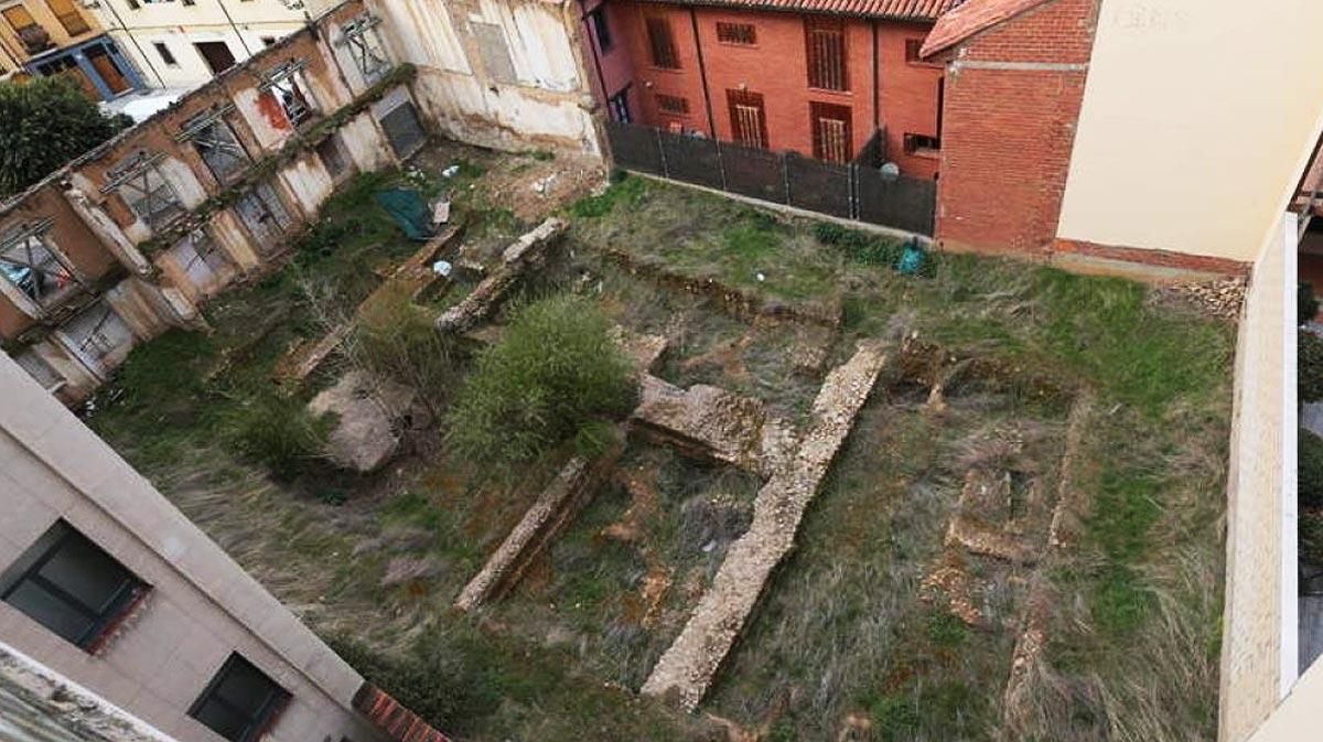 Restos del 'Praetorium' en un solar de San Pelayo.