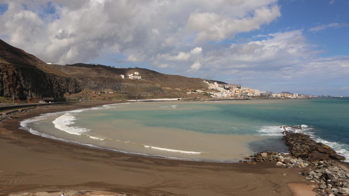 La playa de La Laja tras las lluvias