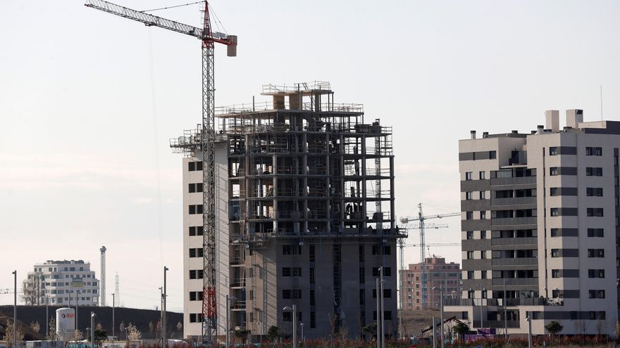 Una vivienda social por cada nueve hogares: cuatro gráficos para entender la emergencia habitacional en Canarias