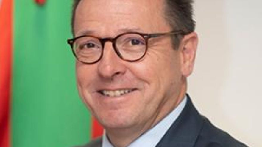 Destituido un asesor de la mesa de crisis de la pandemia en Euskadi y alto cargo de Salud por saltarse el confinamiento municipal para ir a jugar a golf