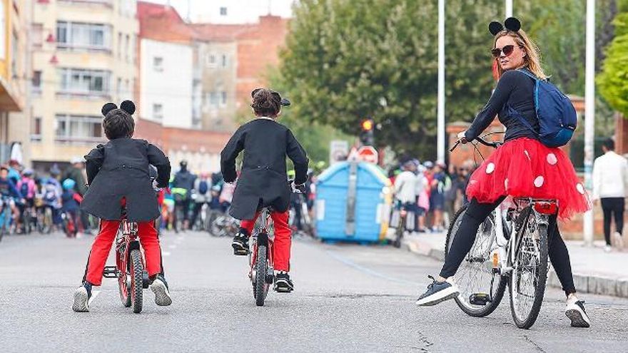 Carlos S. Campillo / ICAL Celebración del XXV Día de la Bici en León.