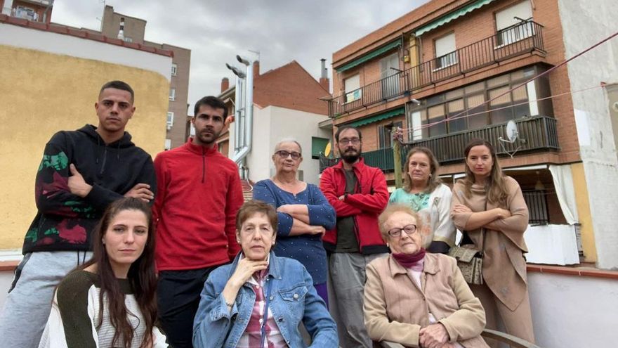 Vecinos afectados por las molestias ocasionadas por las cocinas fantasma de la calle Morando 6