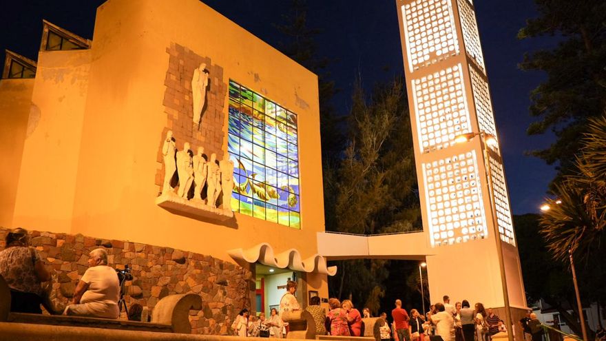 La torre de la iglesia de Schamann ya luce tras su restauración