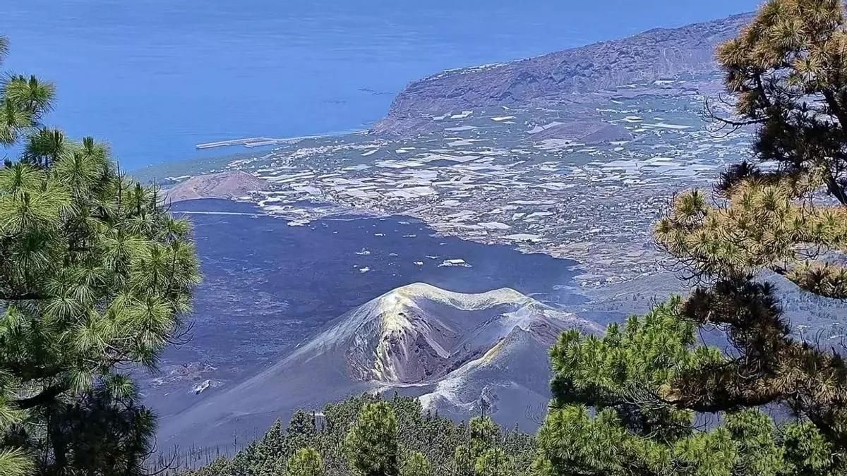 Imagen de archivo del volcán Tajogaite y parte de las coladas en el Valle de Aridane. JOSÉ TOMÁS RODRÍGUEZ DE PAZ