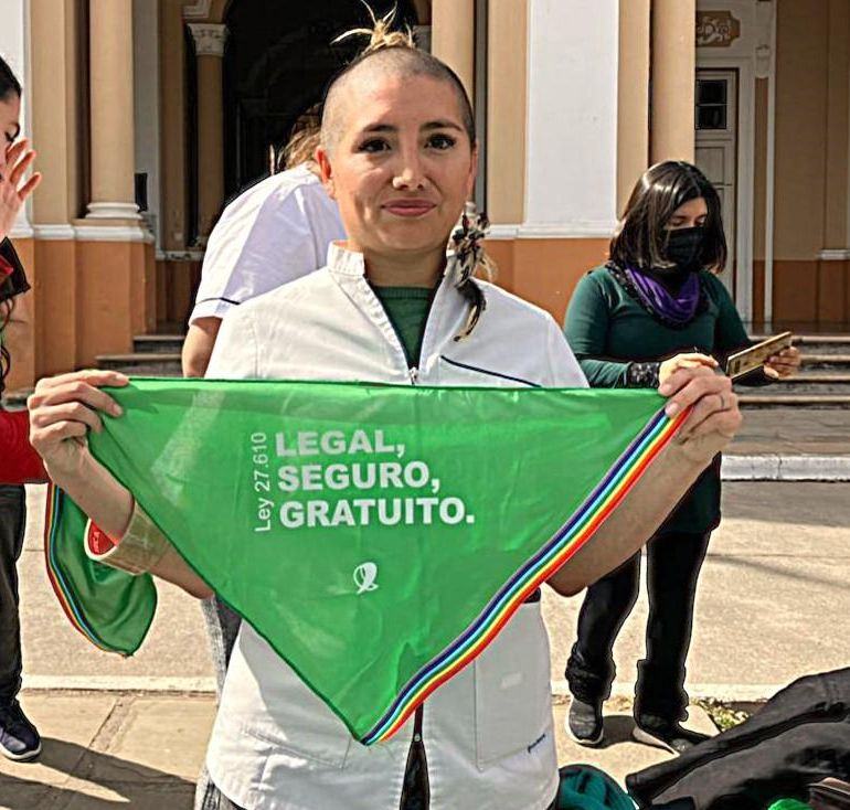 Macarena Villena, médica del Hospital Juan Domingo Perón: “Tenemos ley, pero no medicación. El acceso está quebrado y se está elitizando”.