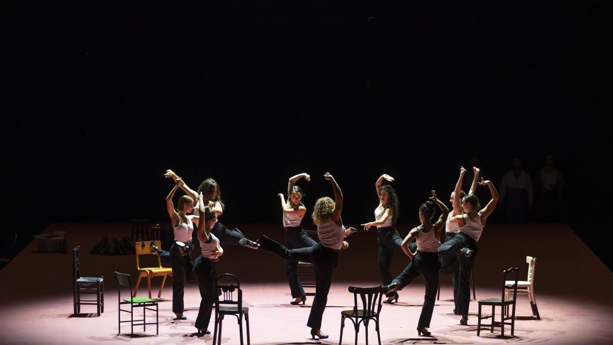 Les Arts abre temporada con una 'Carmen' que muestra su maquinaria y huye de los tópicos