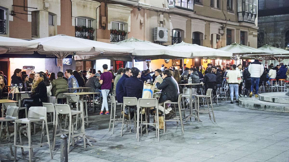 Santander llegará al verano con una ordenanza de terrazas "ilegal" y "sometida" al lobby hostelero