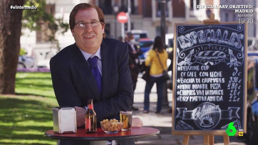 Joaquín Reyes se transformó en Almeida: "Se abre el telón y se ve a Pablo Iglesias trabajando. ¿Cómo se llama la película?"