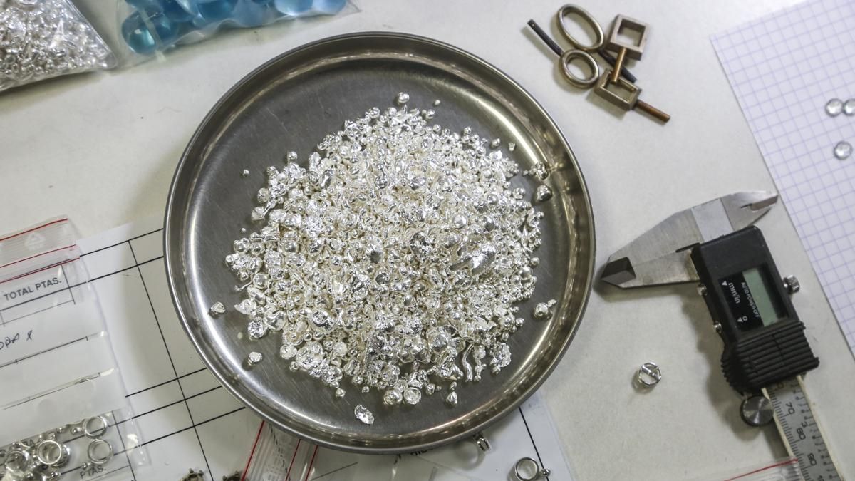 Materia prima en el taller de joyería de plata Gesdam (Espaliú Joyeros)