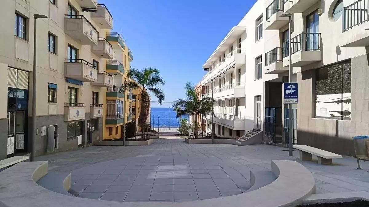 Puerto Naos “avanza hacia la recuperación” del sector comercial con más de 40 locales autorizados