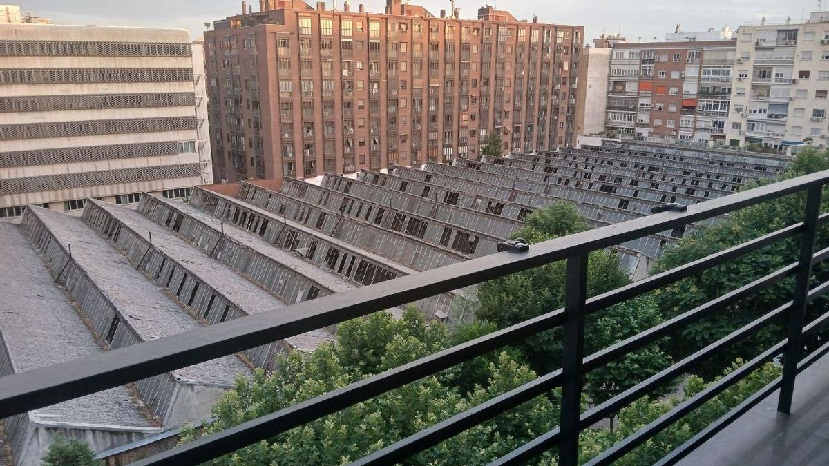 El Gobierno de Almeida descarta parar la obra de Retiro pese a las quejas vecinales por el amianto