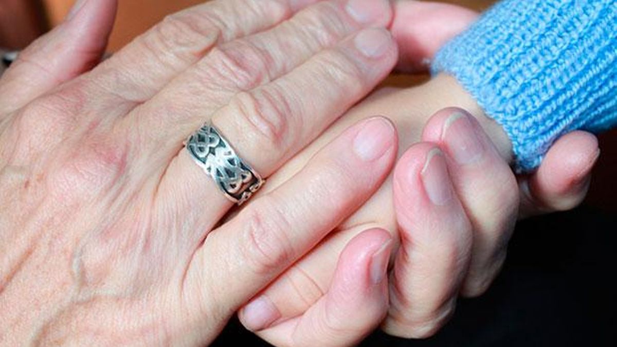 La Justicia reconoce la pensión a una abuela cordobesa con dos nietos a su cargo tras negársela la Junta