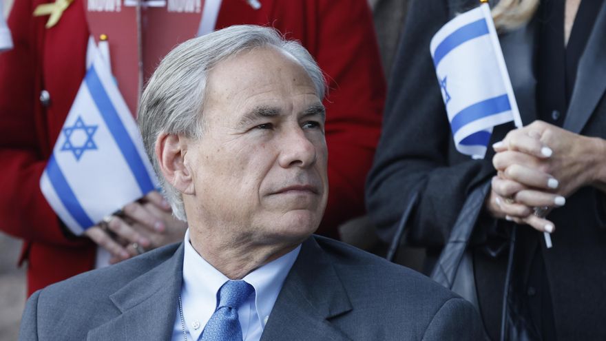 Agrupación latina califica de “teatro político” la firma de leyes antiinmigrantes en Texas