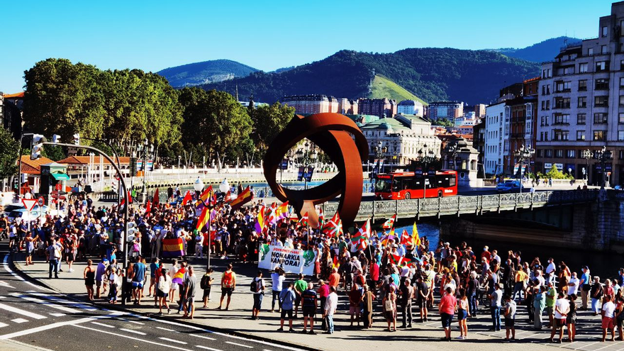 Manifestación en contra de la monarquía en Bilbao