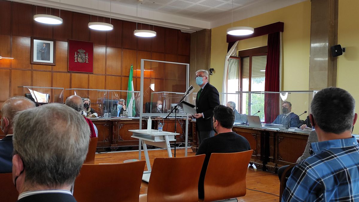 Archivo - Fernández de Moya respondiendo al interrogatorio durante el juicio de Matinsreg/Archivo