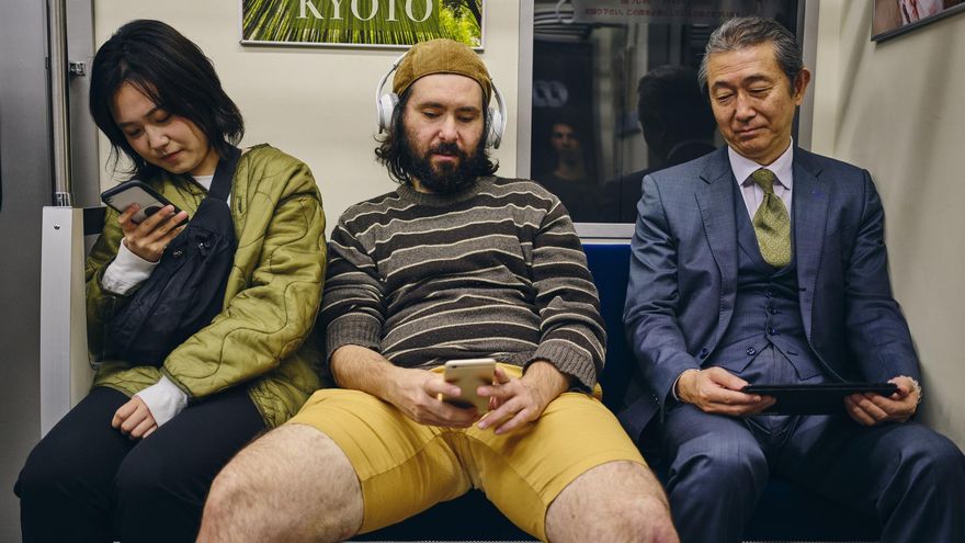 ¿Qué hacemos si nuestro compañero de viaje es un 'manspreader'?