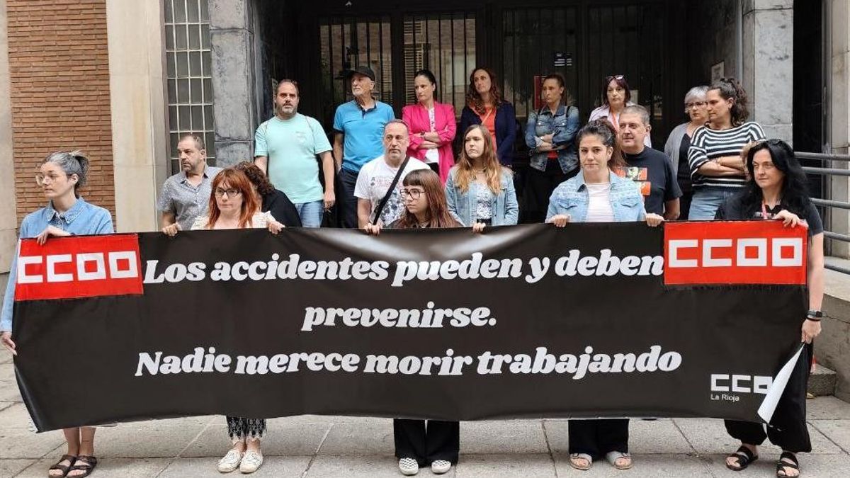 Concentración en CCOO La Rioja por el hostelero fallecido