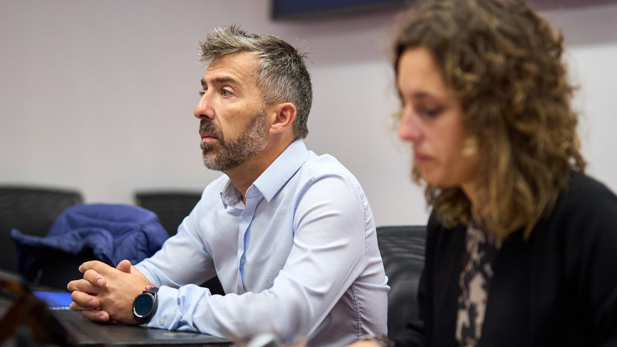 Un vocal de la obra de Belate afirma que el presidente de la mesa le dijo que "era mejor que no saliera" una de las empresas licitadoras