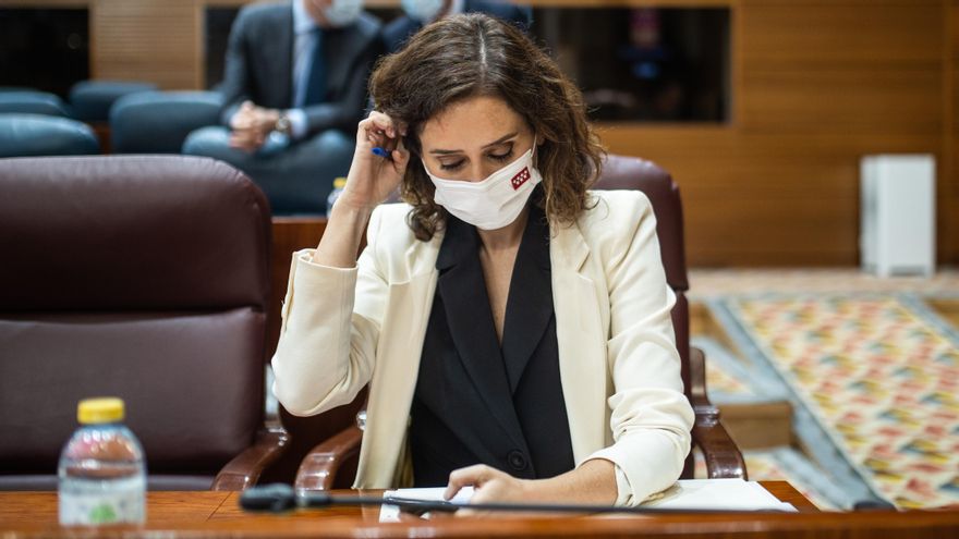La presidenta de la Comunidad de Madrid, Isabel Díaz Ayuso, durante la sesión de control.