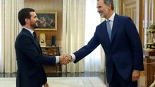 Casado expone al rey la postura del PP sobre una eventual investidura