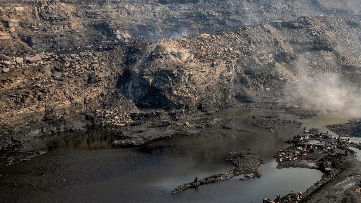Agua en una explotación minera, archivo.