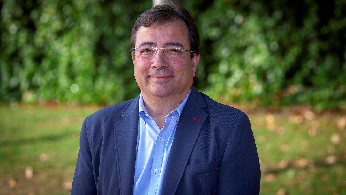 Imagen de archivo del expresidente de la Junta de Extremadura, el socialista Guillermo Fernández Vara, fallecido este domingo, durante una entrevista con la Agencia EFE en Mérida, el 23 de mayo de 2019. EFE/Archivo/Jero Morales