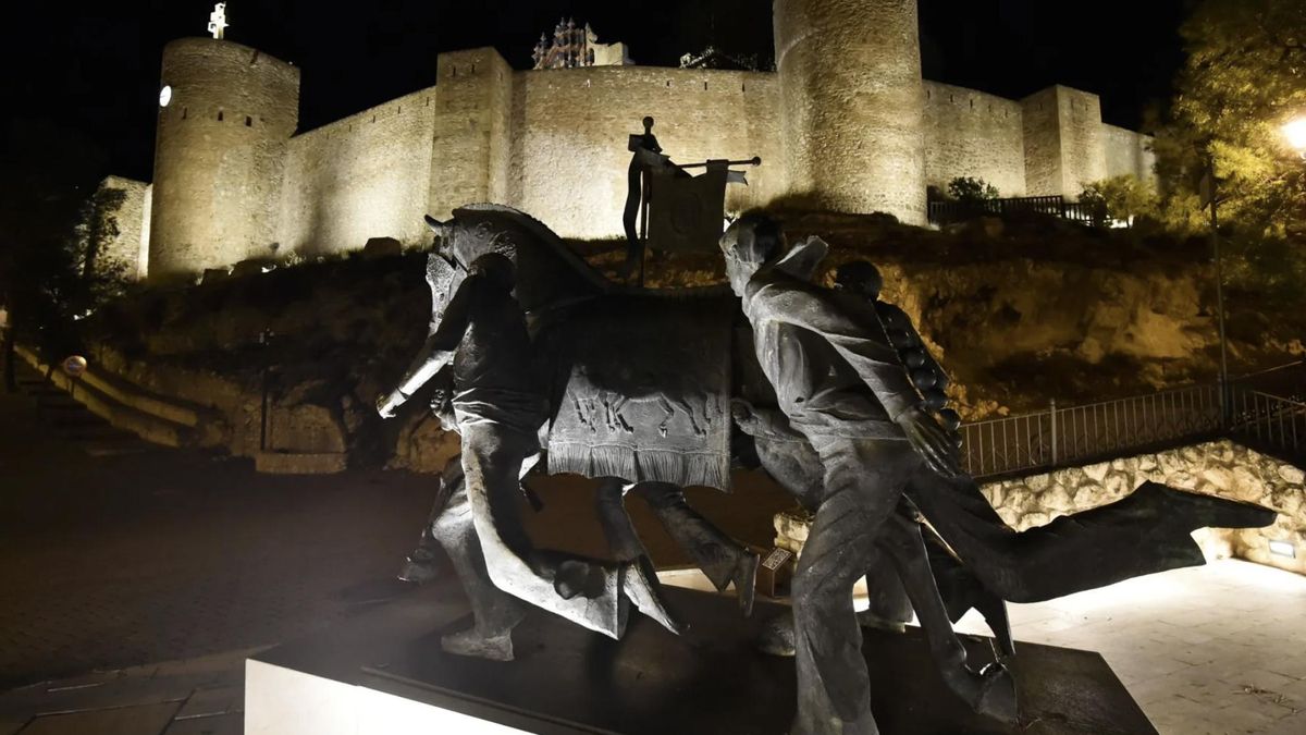 Quienes visiten de noche el castillo podrán disfrutar de sus relieves acentuados mediante un juego de claroscuros y sombras