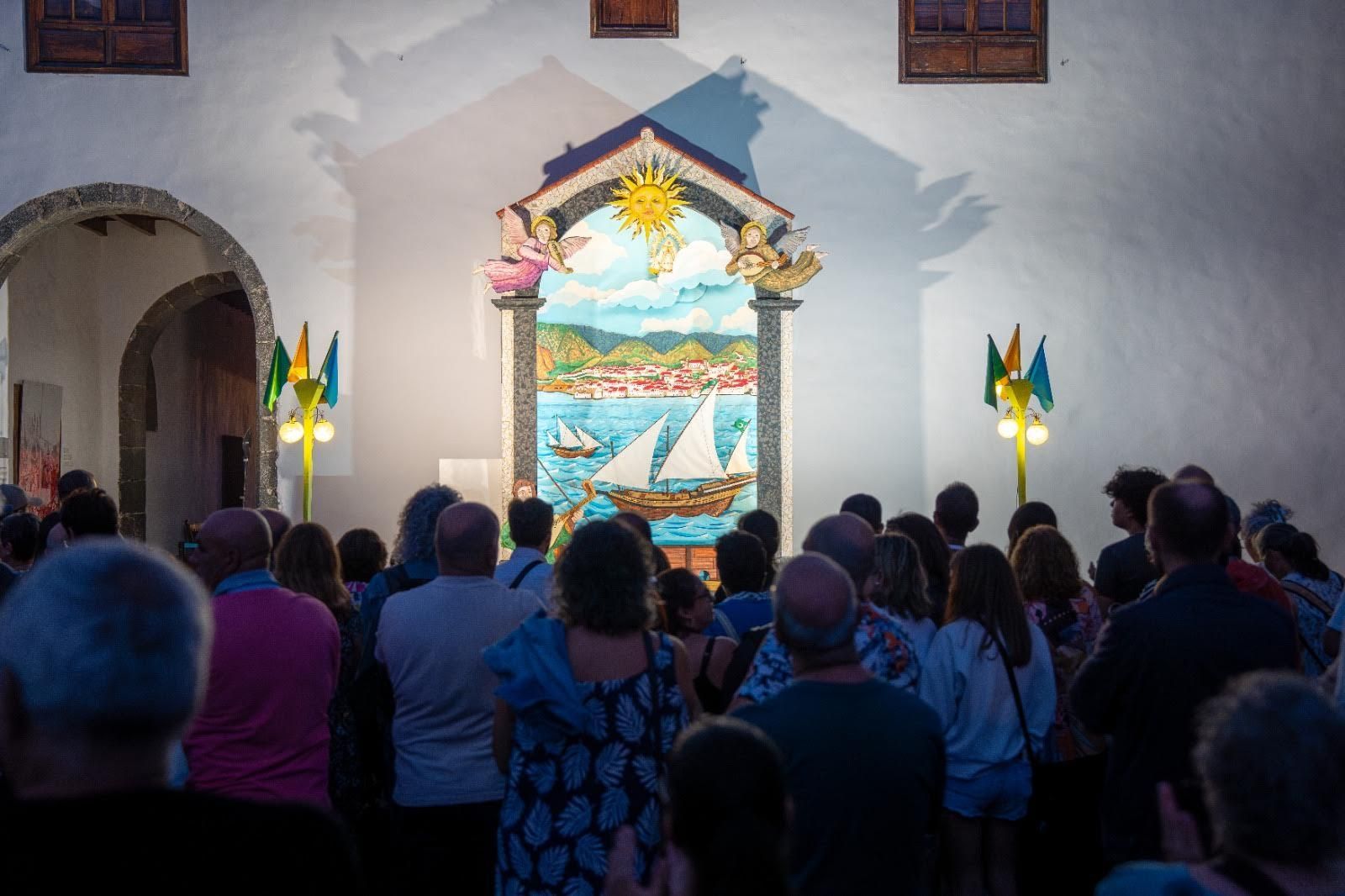 El delicado relato visual de la ‘Alegoría de la Luz’ hipnotiza a cientos de personas durante el estreno en la Semana Chica.