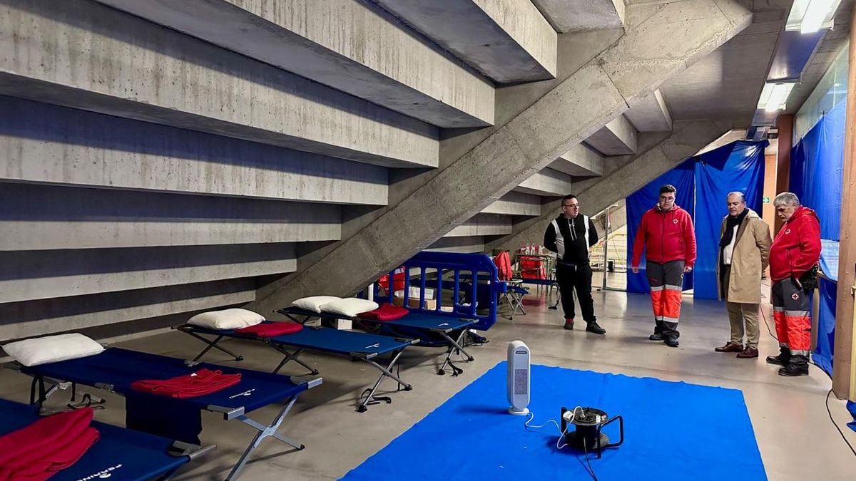 Lugar habilitado bajo las gradas del polideportivo JAJE de Talavera de la Reina para una familia de seis con dos menores desalojada de su casa por las inundaciones