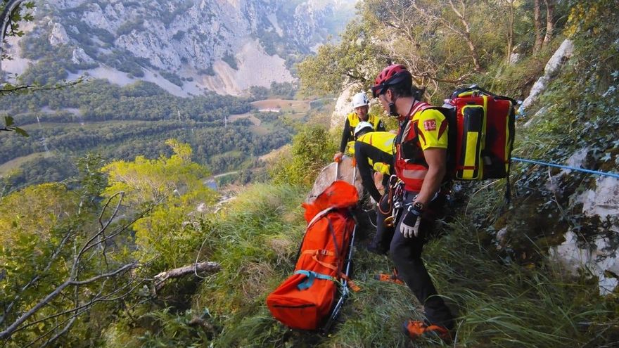 Herido grave un escalador alemán tras despeñarse 30 metros en la vía ferrata de La Hermida
