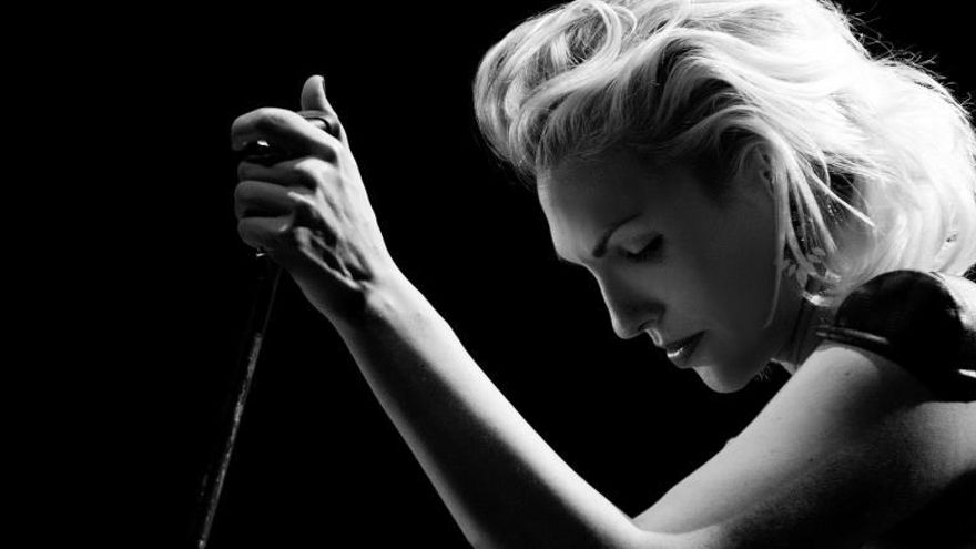 La cantante de jazz argentina Karen Souza, de gira por España