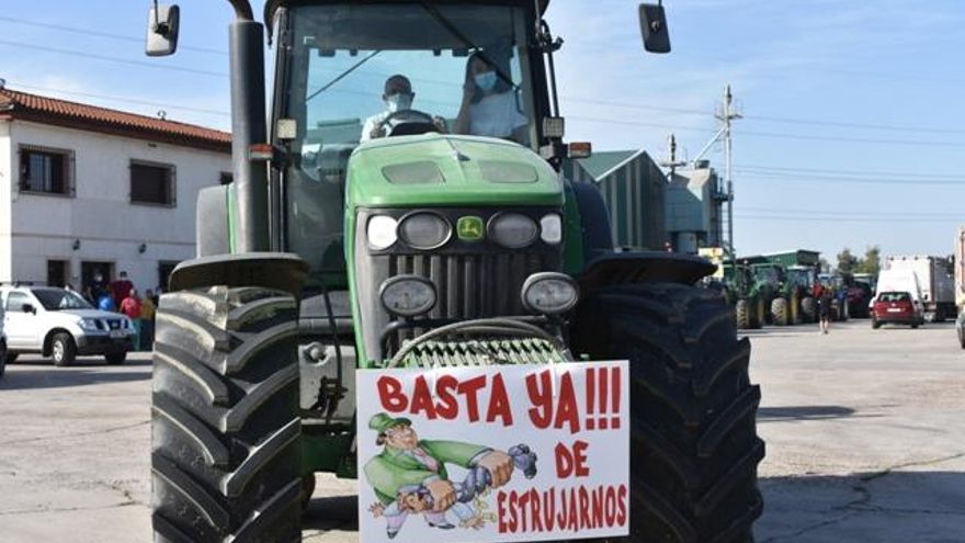 ASAJA, COAG y UPA piden al Ministerio que se convoque la mesa del lácteo ante la "difícil situación" del sector