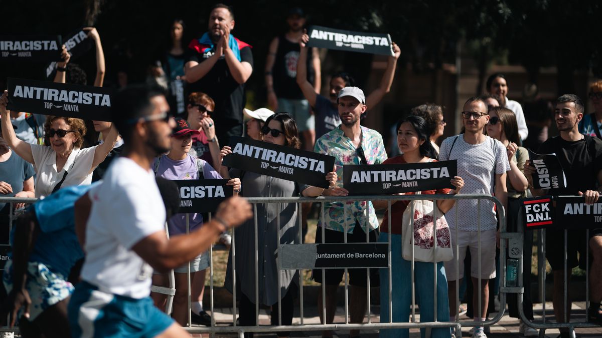 La primera carrera antirracista llena las calles de Barcelona: "Si no fuera por la migración, España no funcionaría"