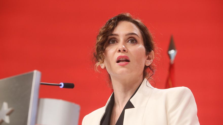 La presidenta de la Comunidad de Madrid, Isabel Díaz Ayuso, en una rueda de prensa en la Real Casa de Correos, a 17 de febrero de 2022, en Madrid (España). Durante su comparecencia, Ayuso ha explicado su versión sobre el supuesto espionaje que la Direcció