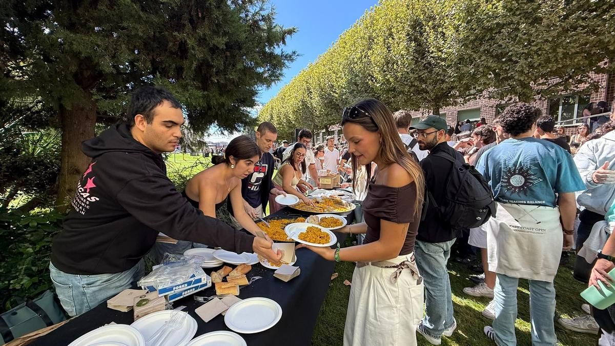 La Universidad de León abre el curso académico con paella, zumba y deporte para recibir a sus nuevos estudiantes