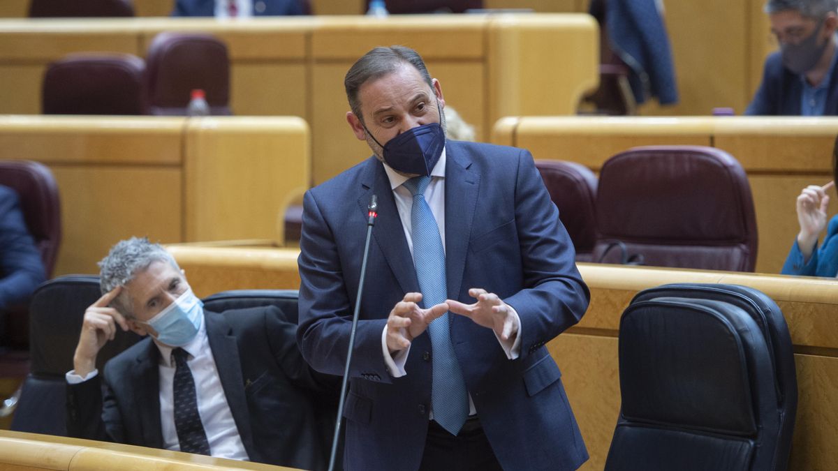 El ministro de transportes, José Luis Ábalos, interviene en una sesión de control al Gobierno en el Senado, a 25 de mayo de 2021, en Madrid (España).
