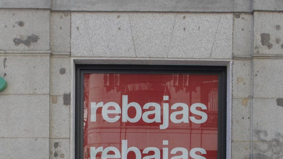 Las rebajas arrancan hoy con un gasto medio esperado de hasta 80 euros por persona. (Europa Press).