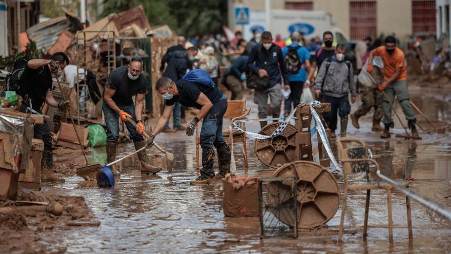 Trabajos del domingo de limpieza en Paiporta, Valencia.
